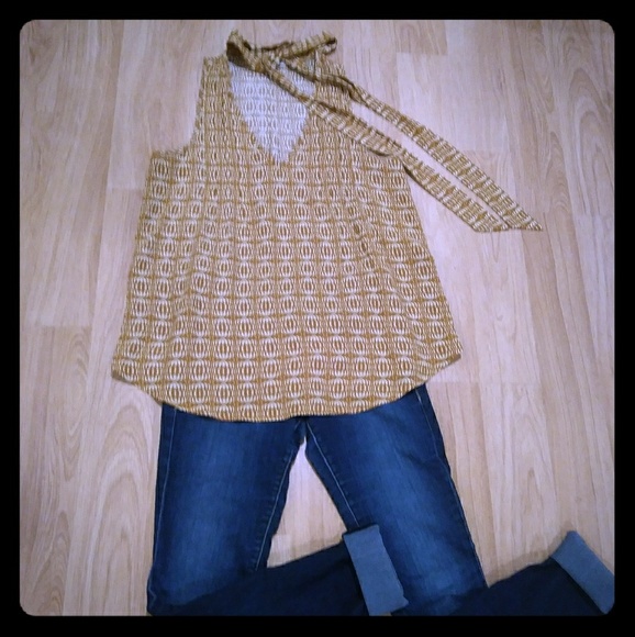 Willow & Clay Tops - 💙💙SALE💙💙Willow and Clay flowy blouse